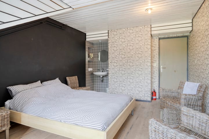 Photo 24 of Besselaar 7