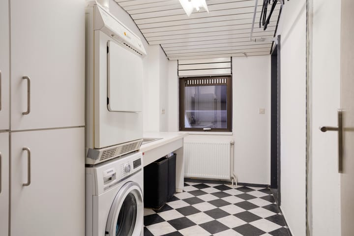 Photo 27 of Besselaar 7