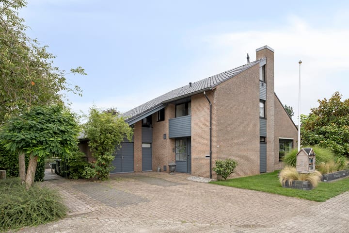 Photo 4 of Besselaar 7