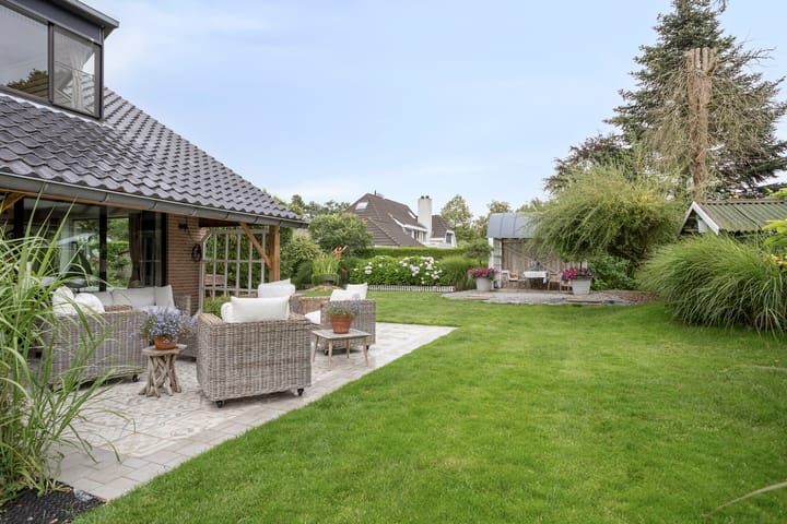 Photo 32 of Besselaar 7