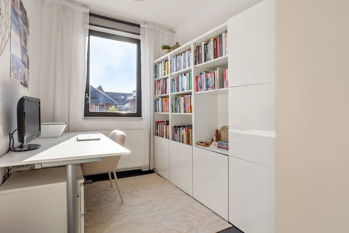 Photo 14 of Laan van Avant-Garde 396