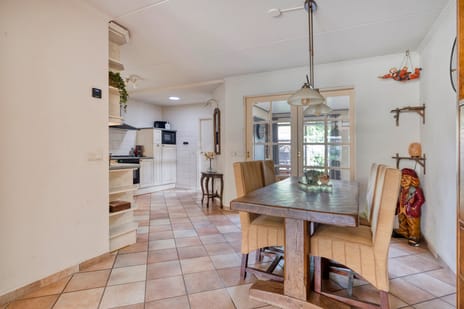 de Esch 15 tertiary image