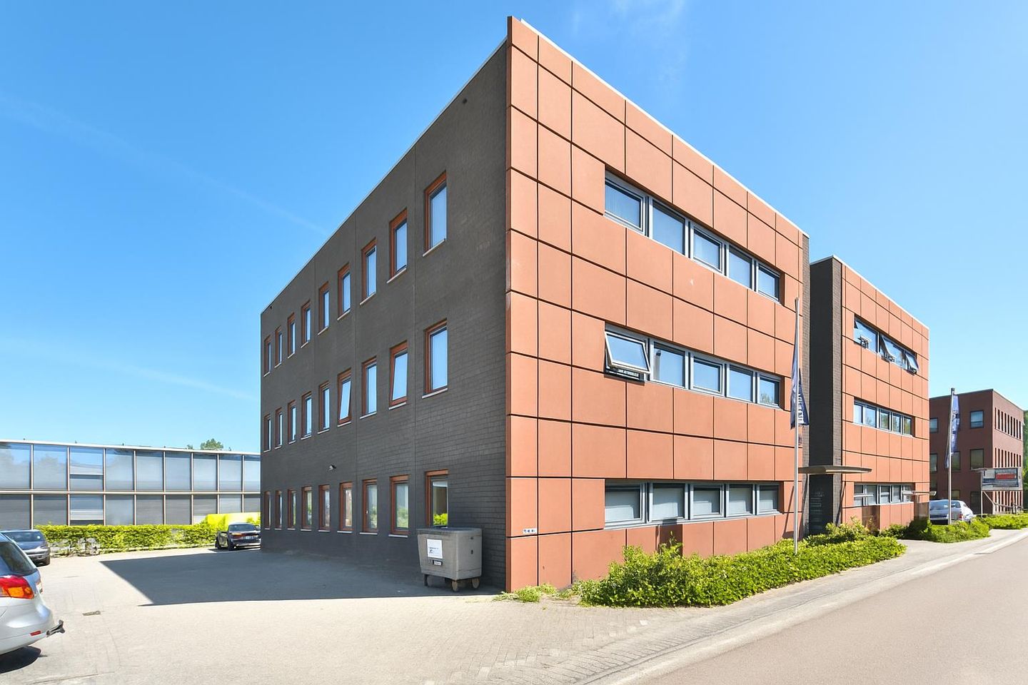Bekijk foto 2 van Elektronicaweg 31-33
