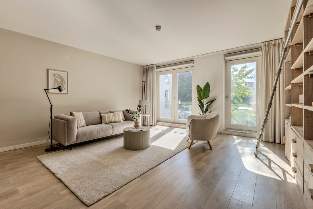 Photo 1 of Haarlemmerplein 22-A