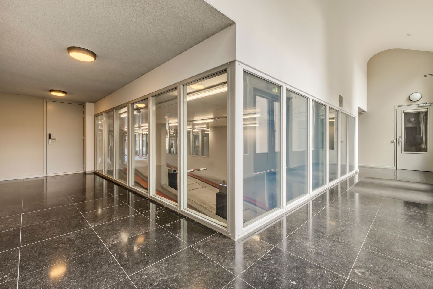 Photo 5 of Haarlemmerplein 22-A