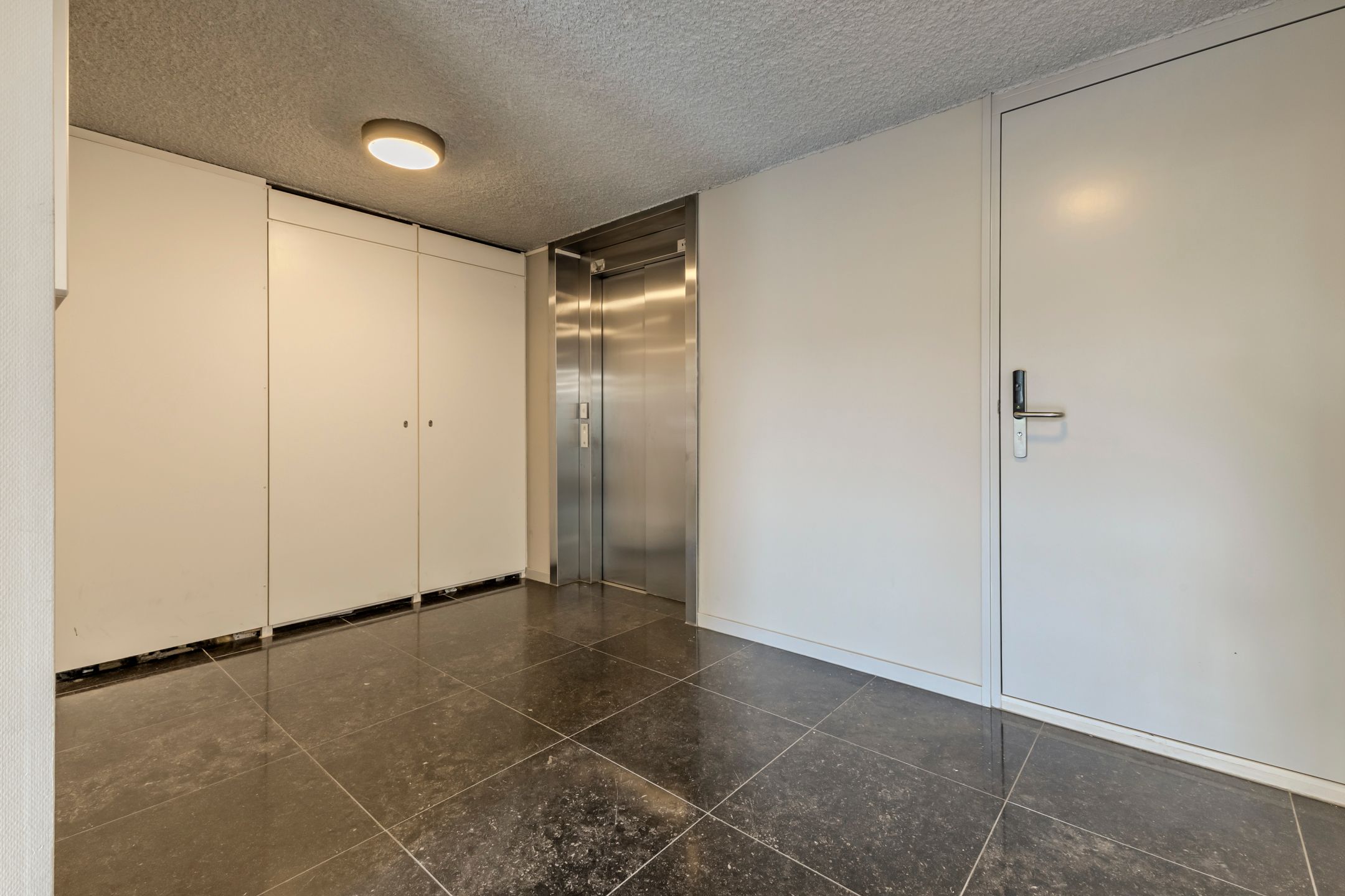 Photo 6 of Haarlemmerplein 22-A