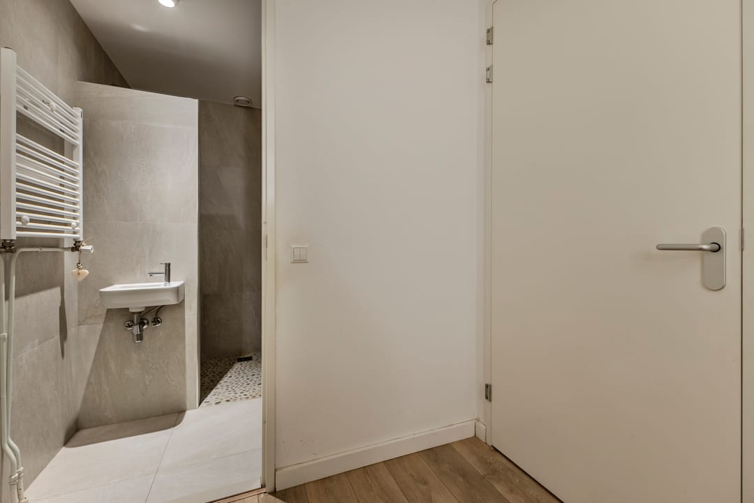 Photo 26 of Haarlemmerplein 22-A