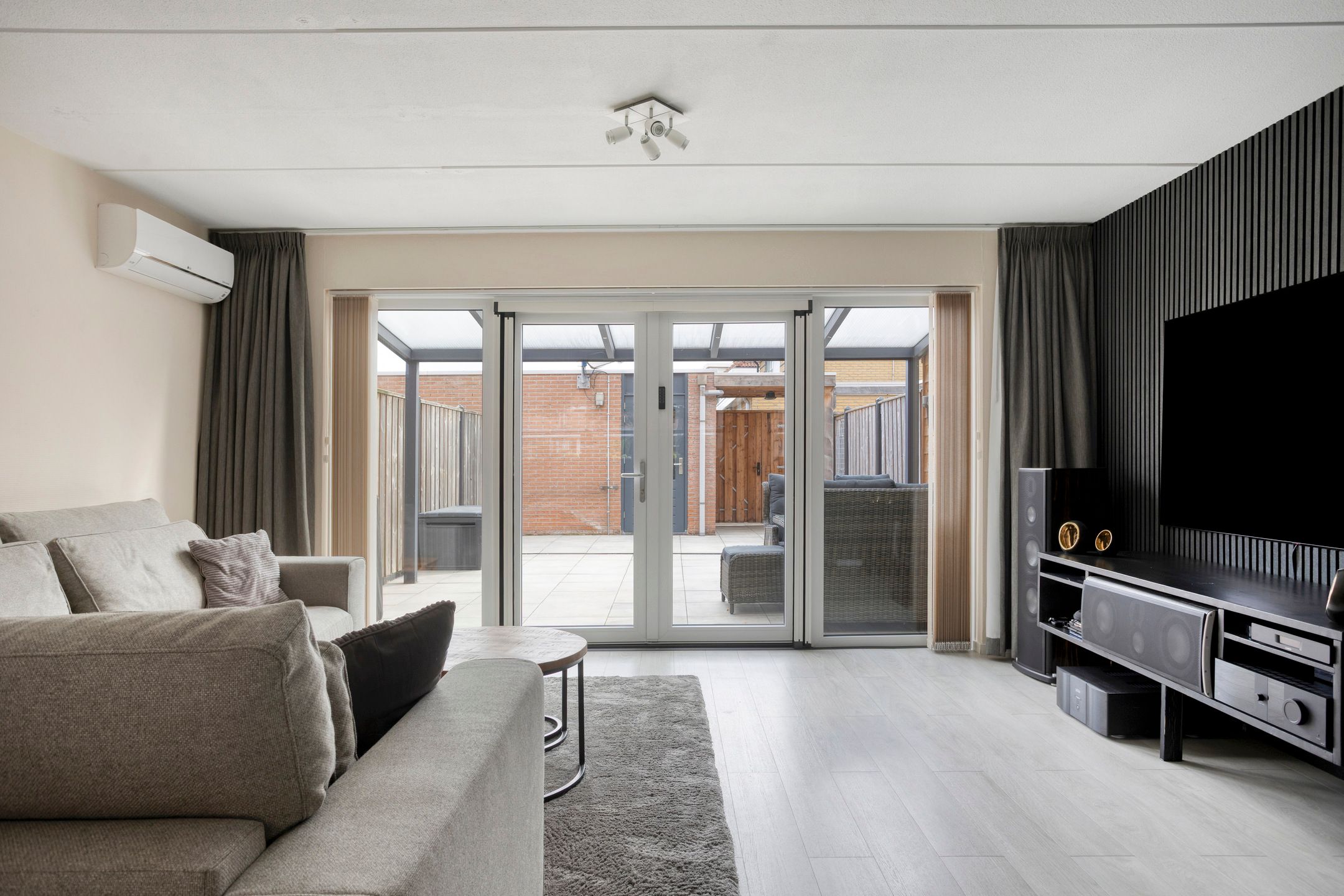 Foto 18 van Escudo 49