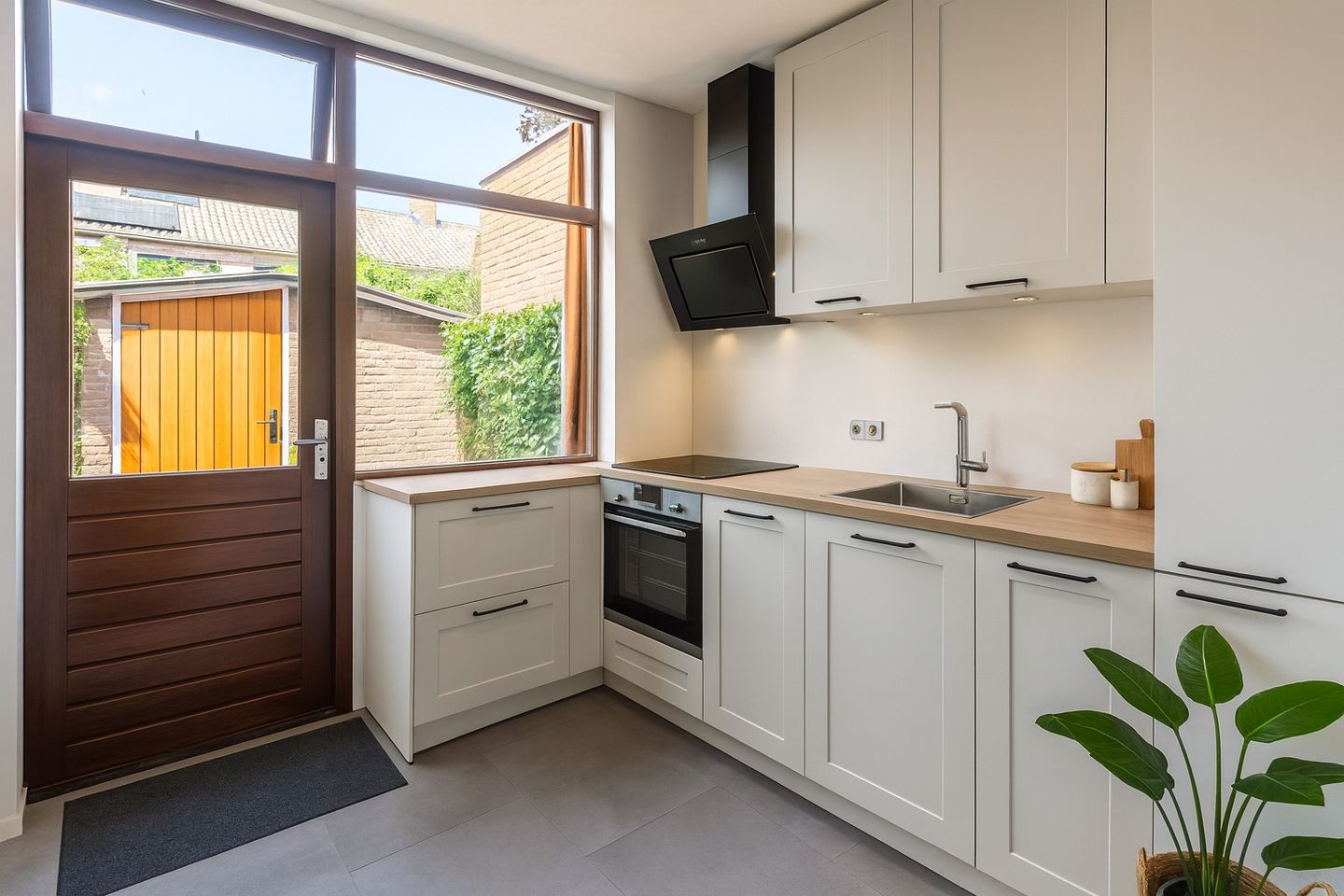 Foto 10 van Reginastraat 11