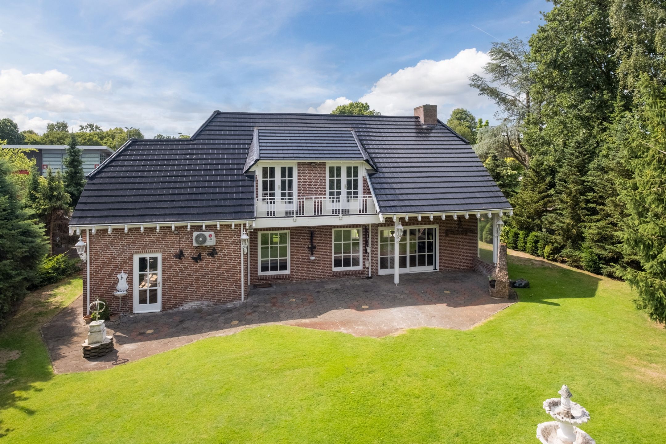 Photo 36 of Grensweg 40