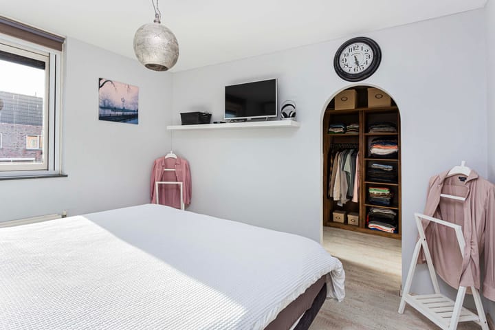 Foto 31 van Adderwortel 16