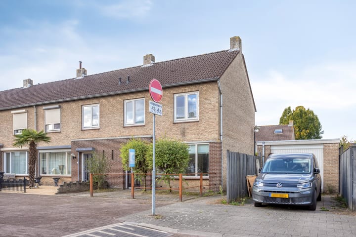 Photo 2 of Colijnstraat 1