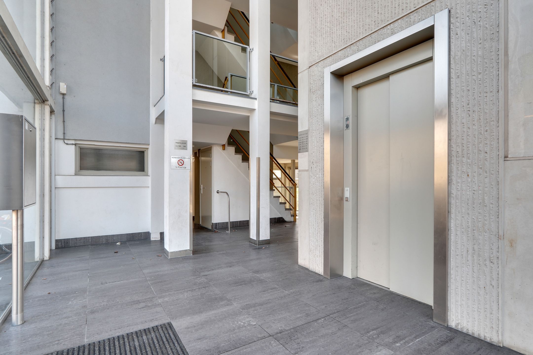 Foto 33 van Aalbersestraat 242-H