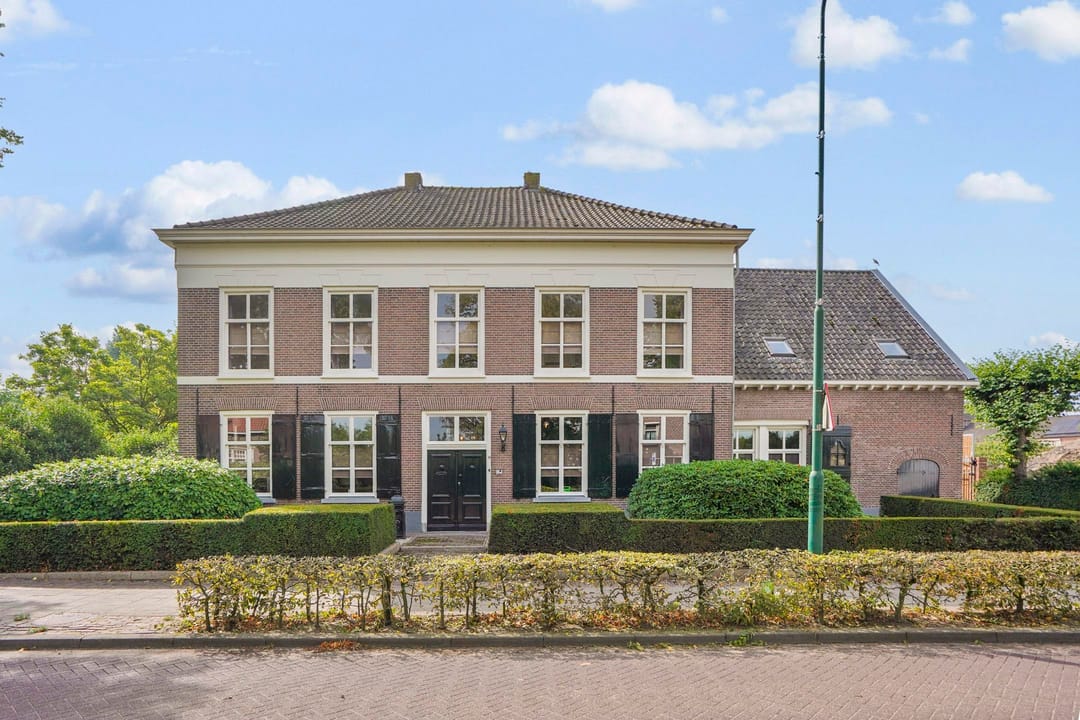 Photo 1 of Burgemeester van Erpstraat 60