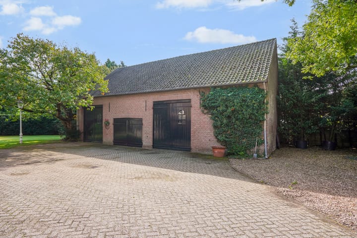 Photo 3 of Burgemeester van Erpstraat 60