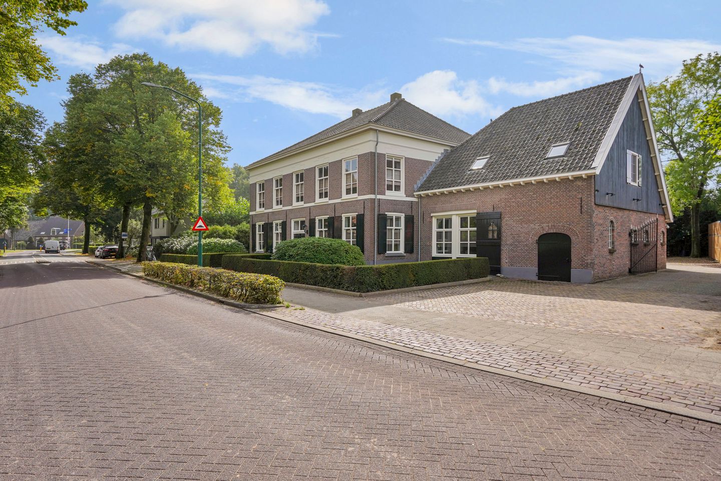 Photo 4 of Burgemeester van Erpstraat 60