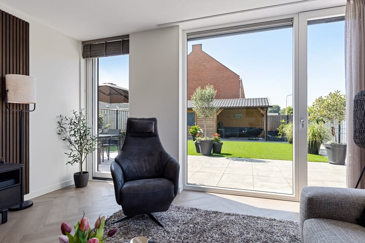 Foto 10 van Jan van de Cappelle 28