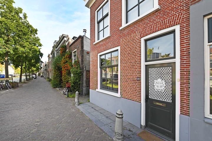 Photo 2 of Achterom 69