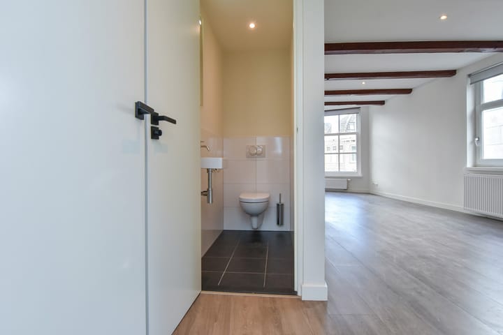 Photo 8 of Achterom 69