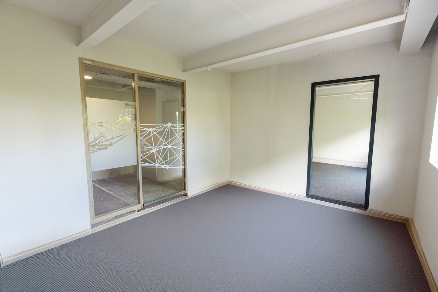 View photo 3 of Neutronstraat 7-15