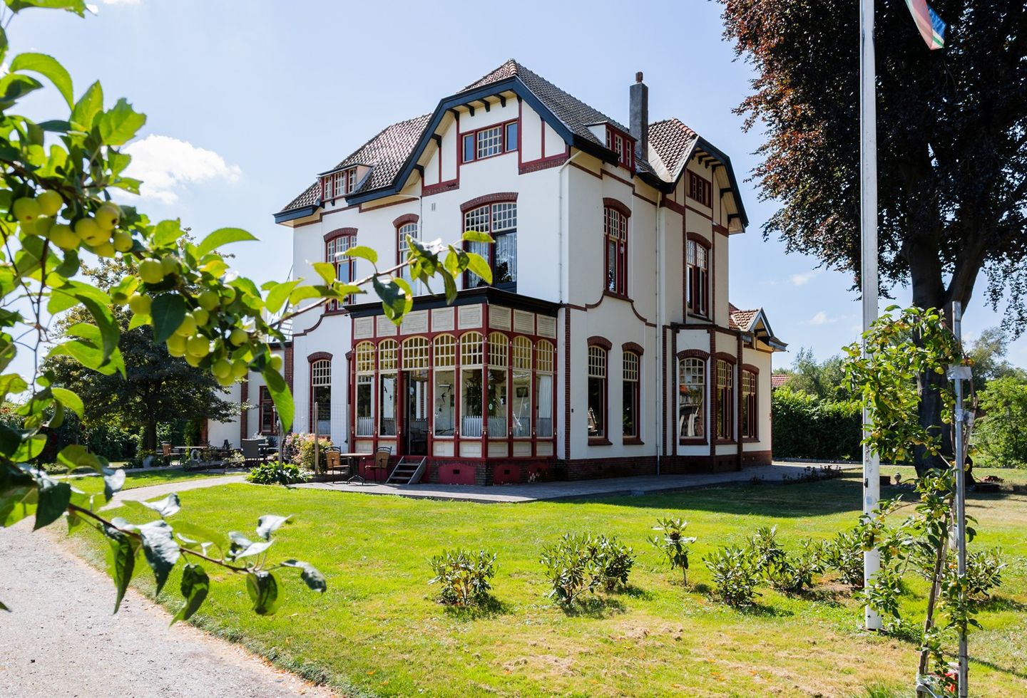 Bekijk foto 1 van Drouwenerstraat 4