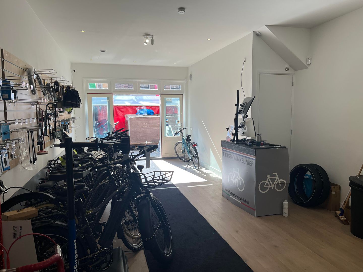 View photo 2 of Albert Cuypstraat 243-H