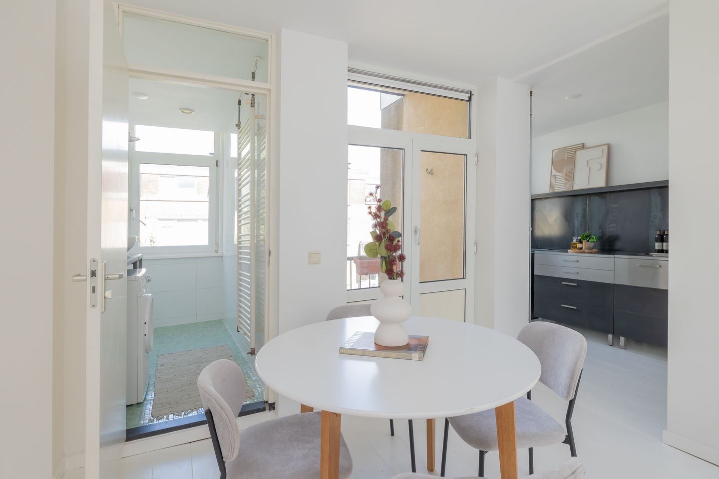 Foto 14 van Joan Melchior Kemperstraat 62-3