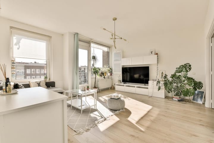 Photo 3 of Van Mourik Broekmanstraat 16-3