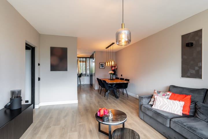 Foto 14 van Burgemeester A. van Walsumlaan 203