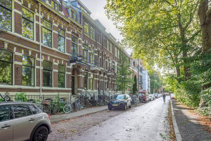 Foto 1 van Alexander Numankade 23