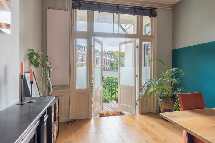 Foto 3 van Alexander Numankade 23