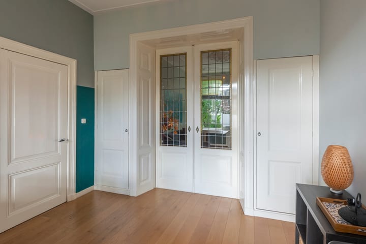 Foto 11 van Alexander Numankade 23