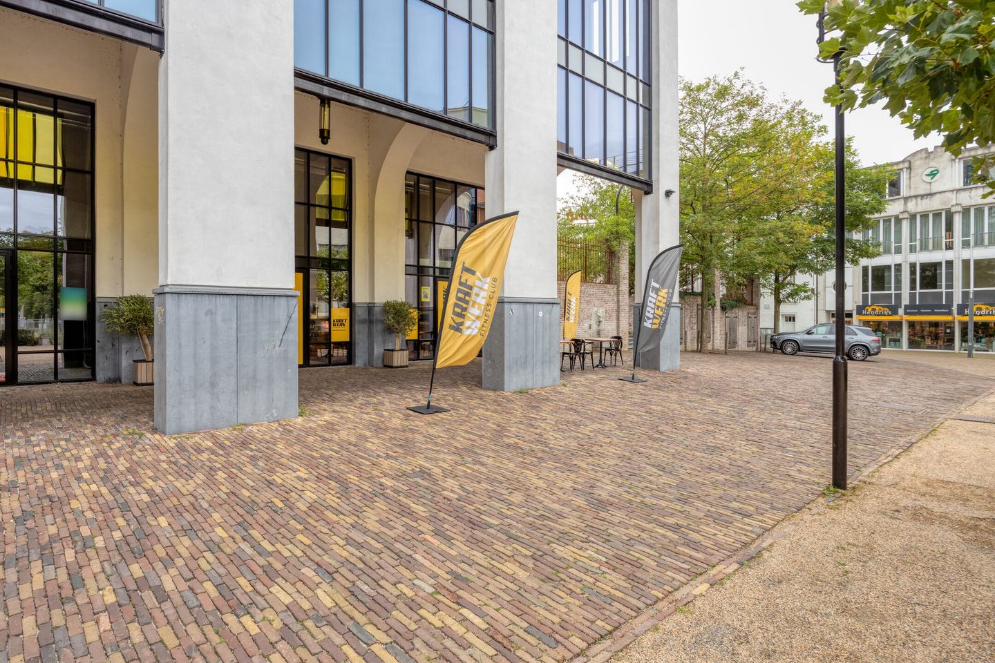 Bekijk foto 2 van Stationsplein 6