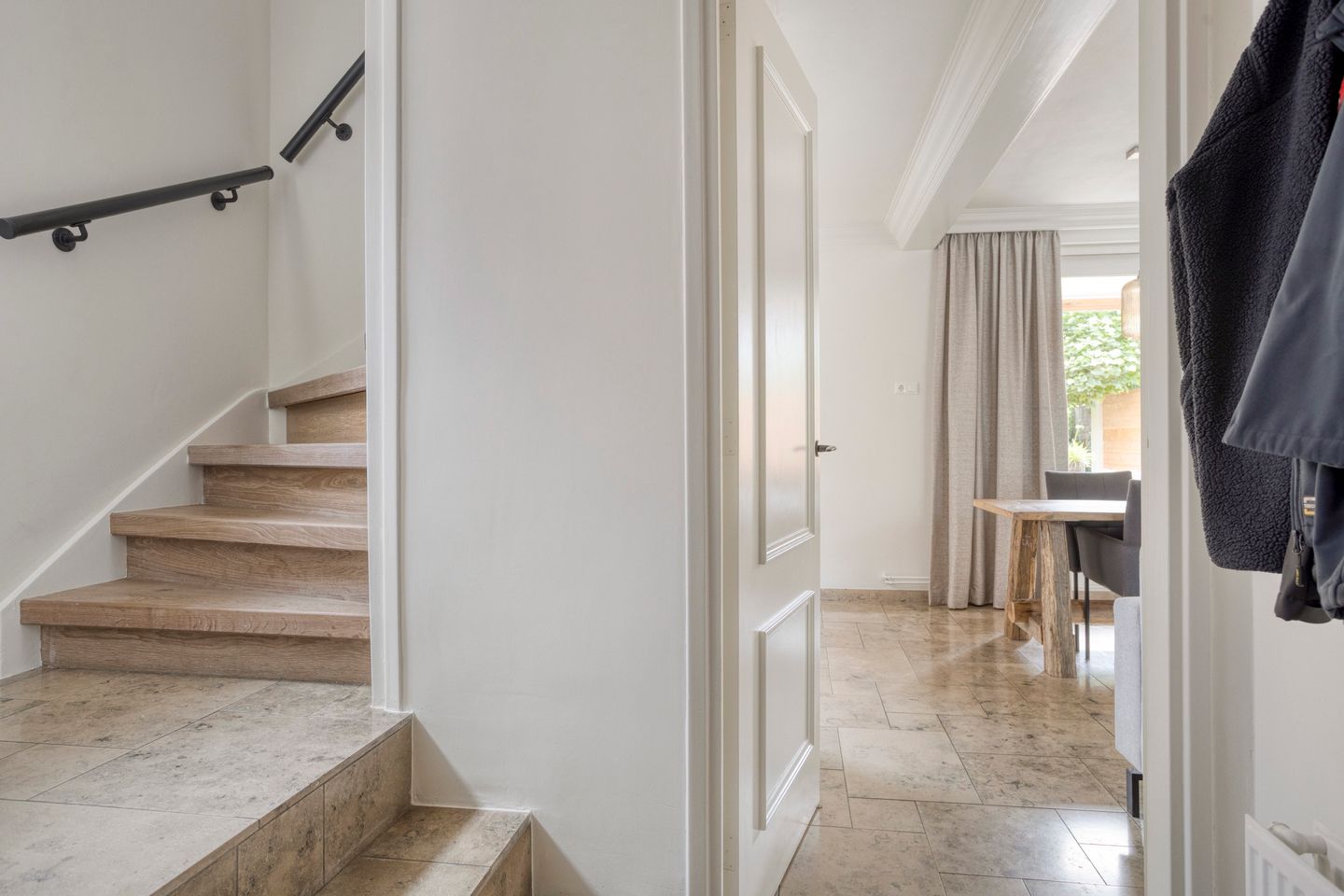 Photo 4 of Van Schendelstraat 15