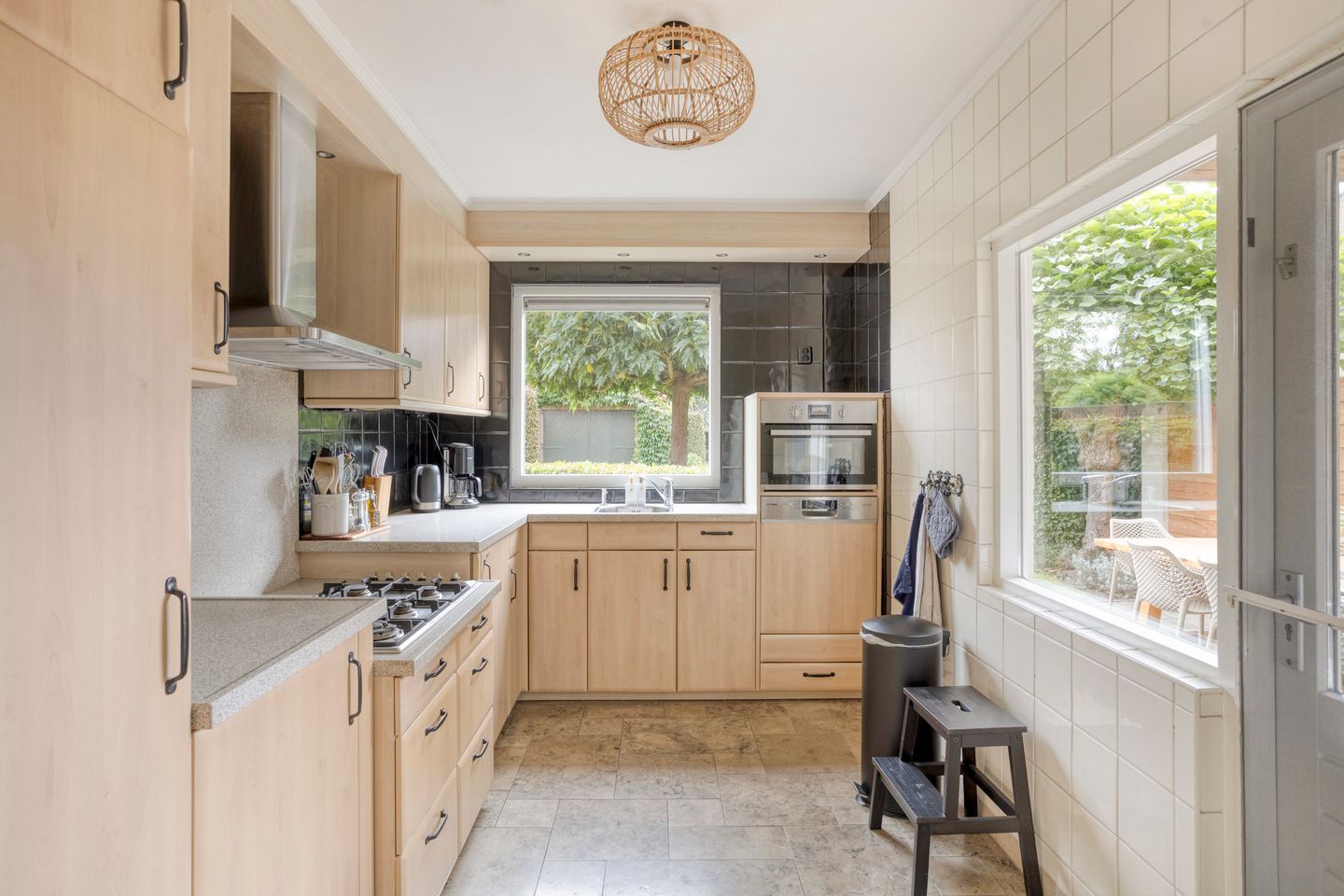 Photo 10 of Van Schendelstraat 15