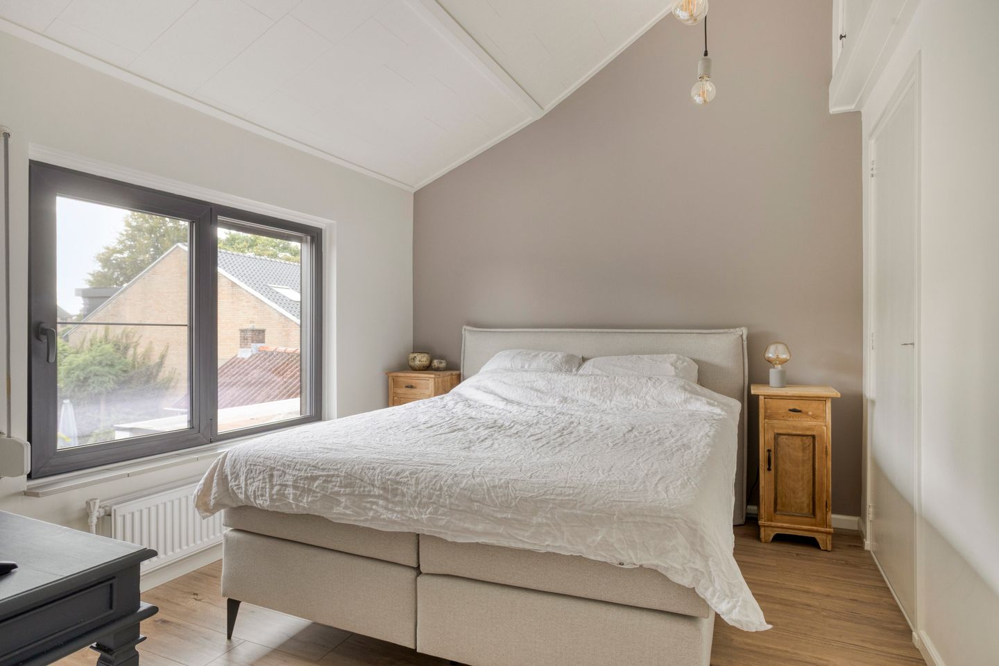 Photo 14 of Van Schendelstraat 15