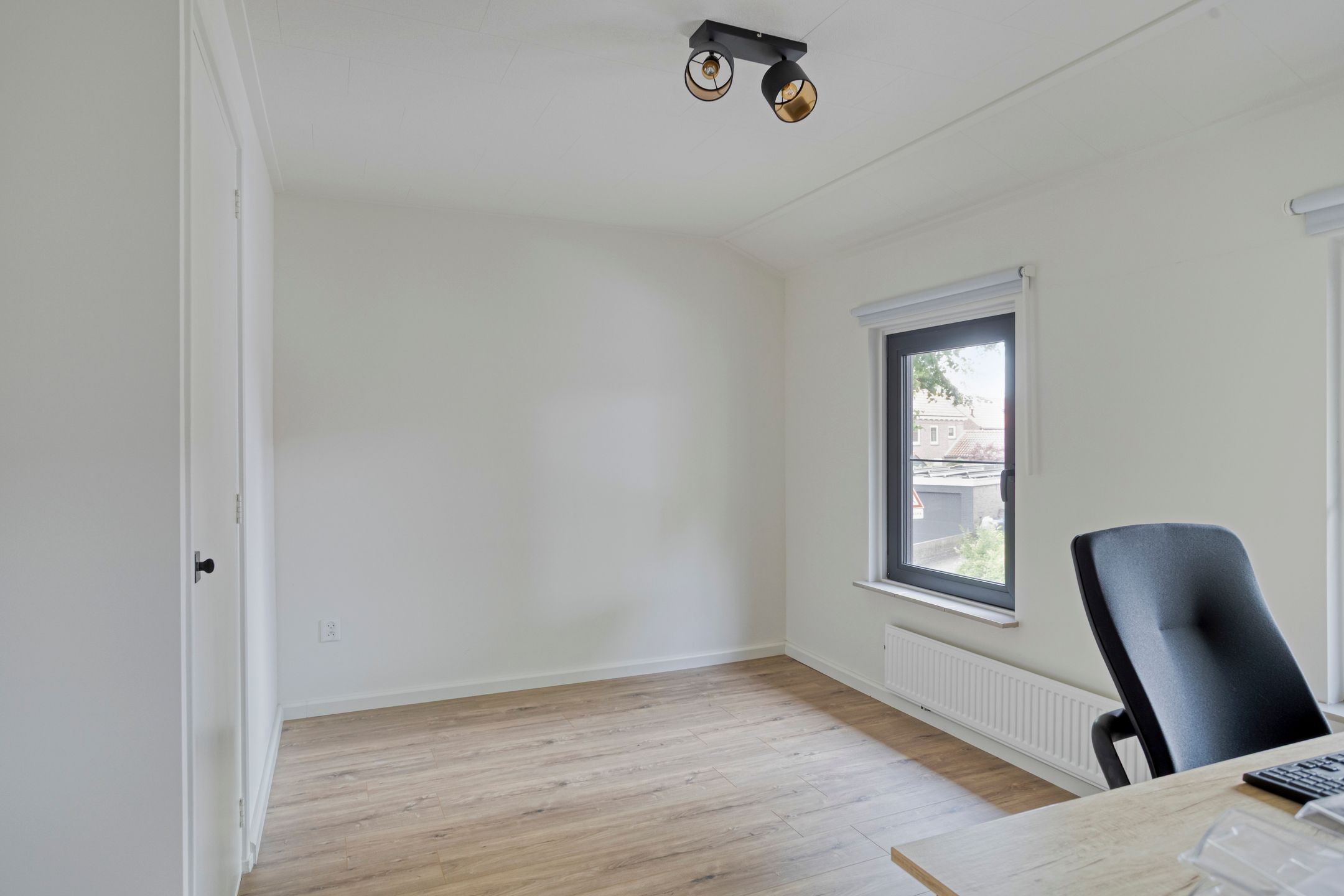 Photo 18 of Van Schendelstraat 15