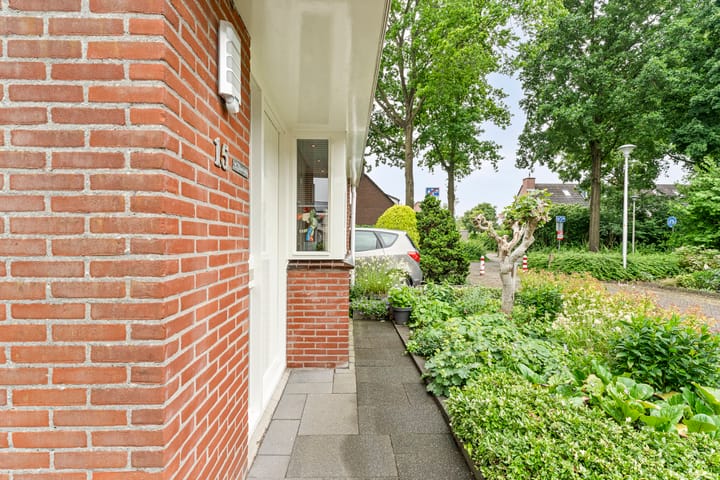 Foto 2 van Meester Koolenweg 15