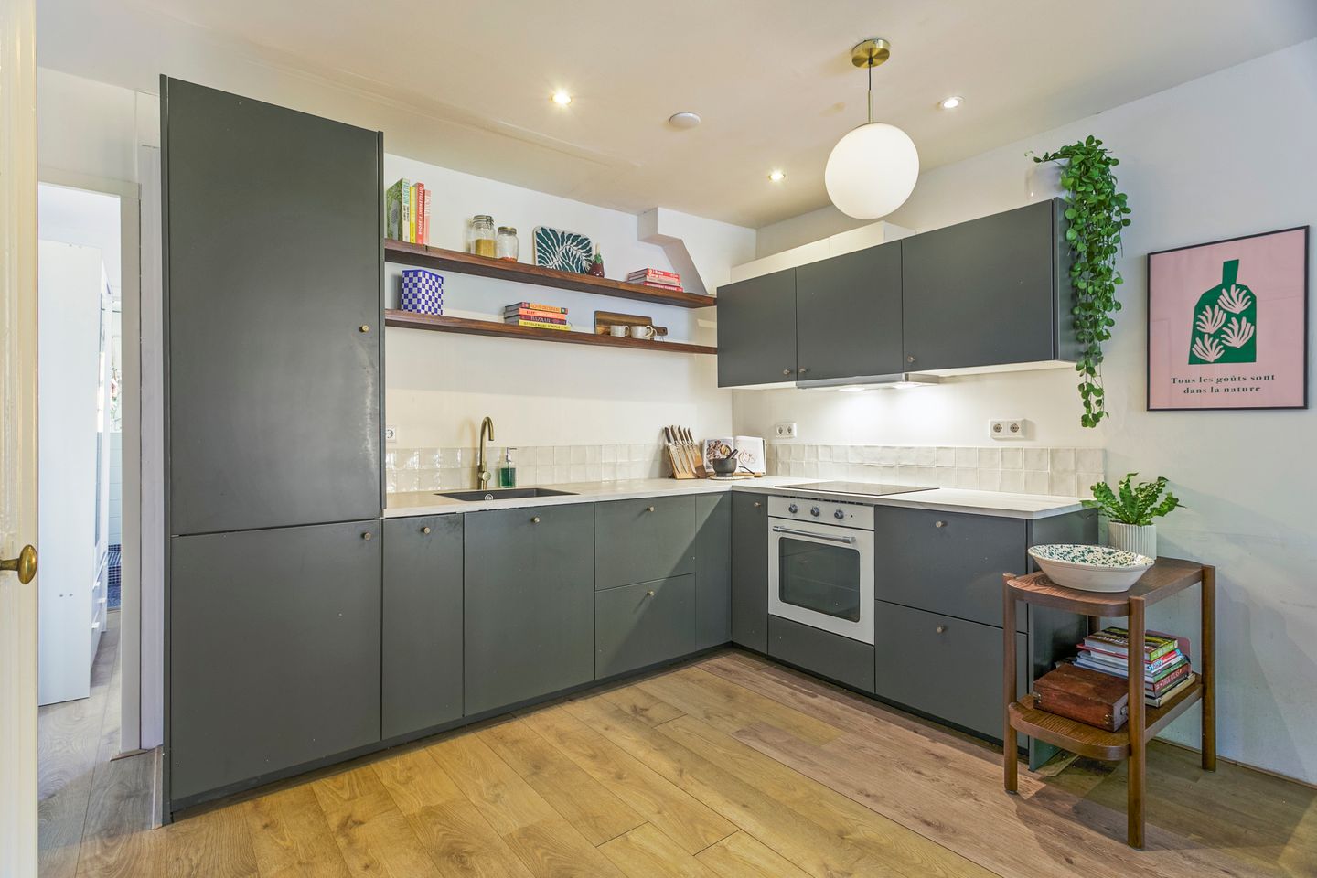 Photo 10 of Van Oldenbarneveldtstraat 96-AH