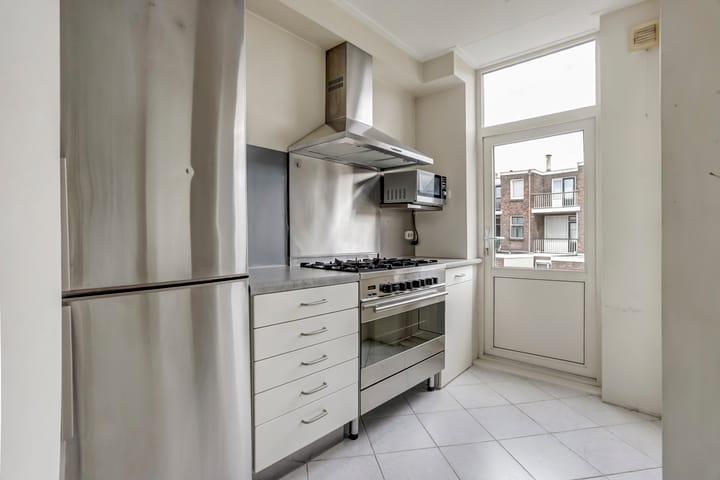 Photo 11 of Pieter de Hooghstraat 14-B