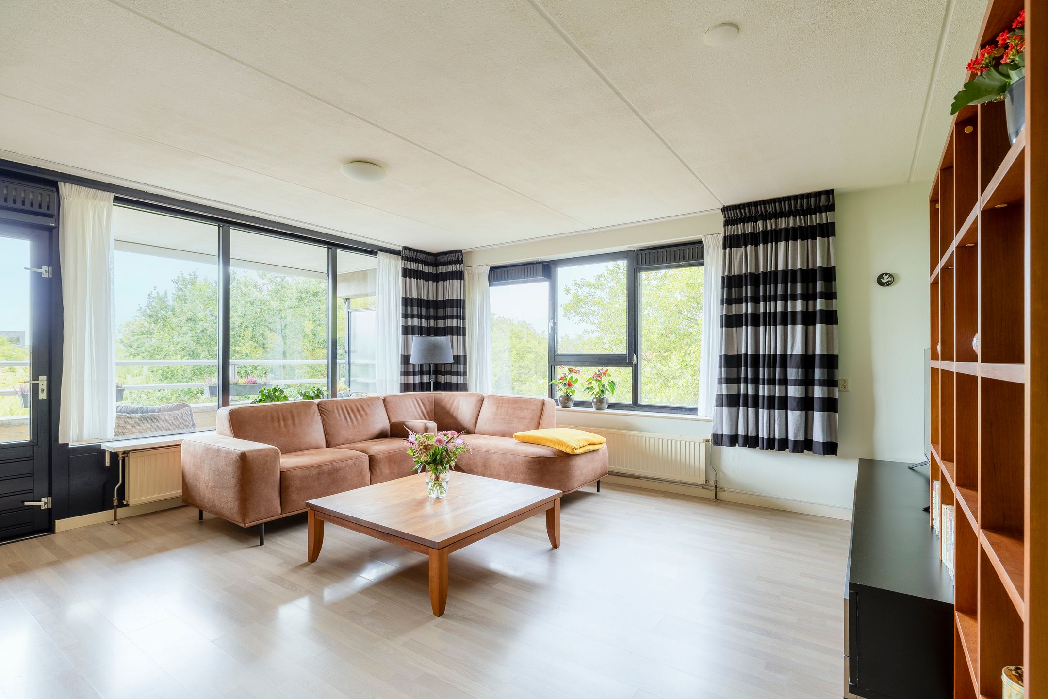 Foto 9 van Linschotensingel 1-EB