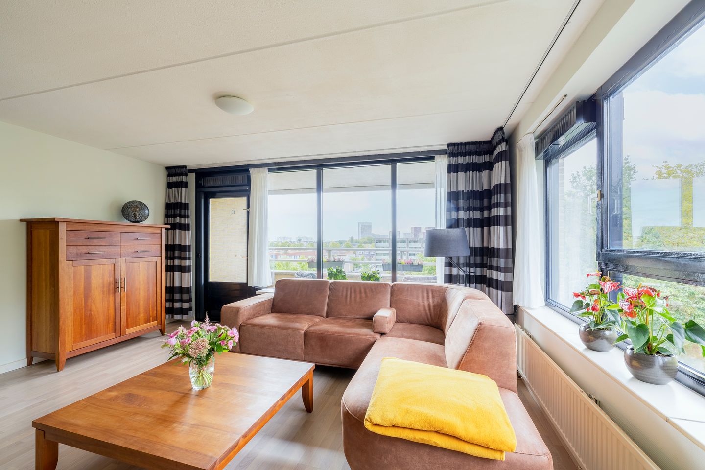 Foto 10 van Linschotensingel 1-EB