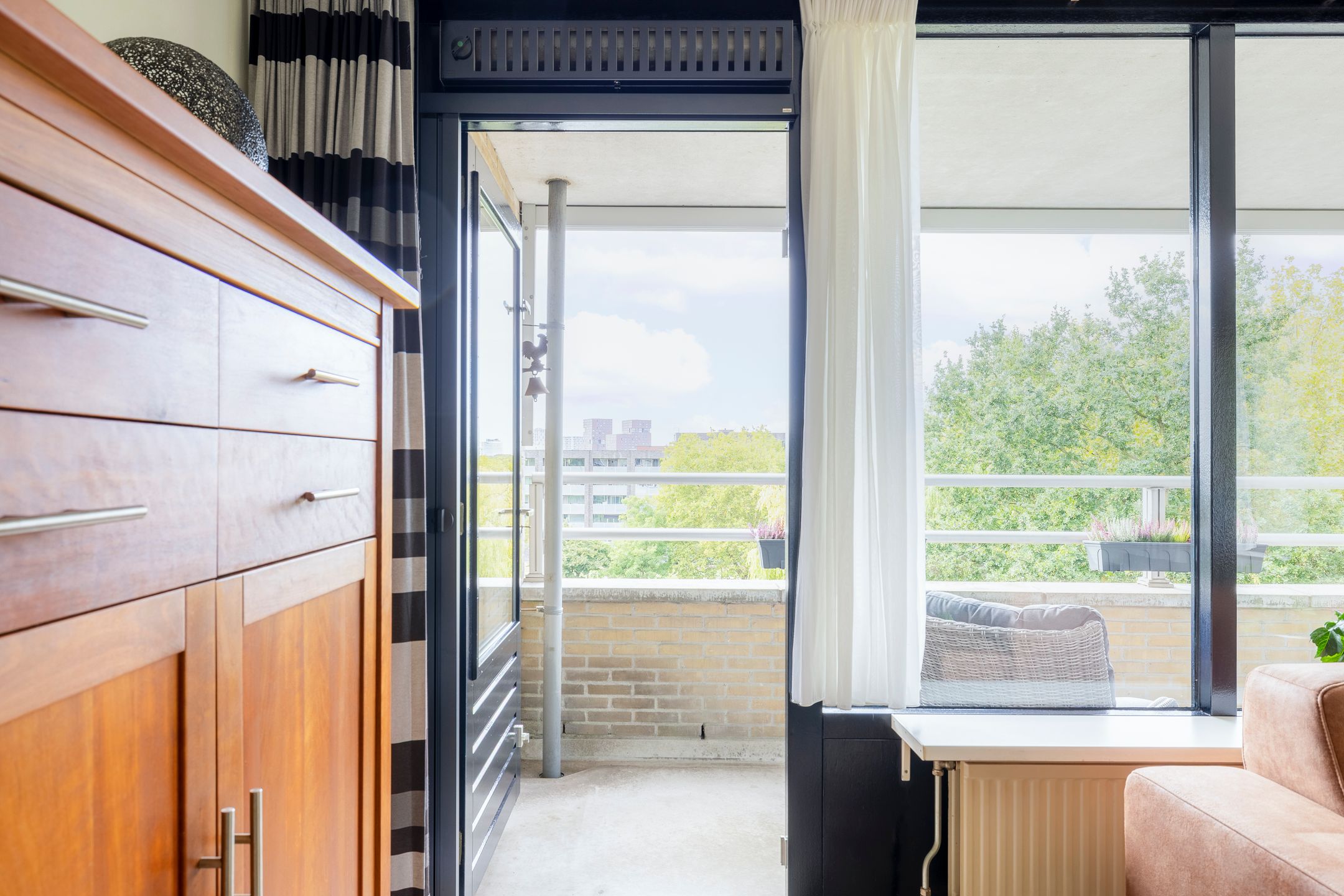 Foto 12 van Linschotensingel 1-EB