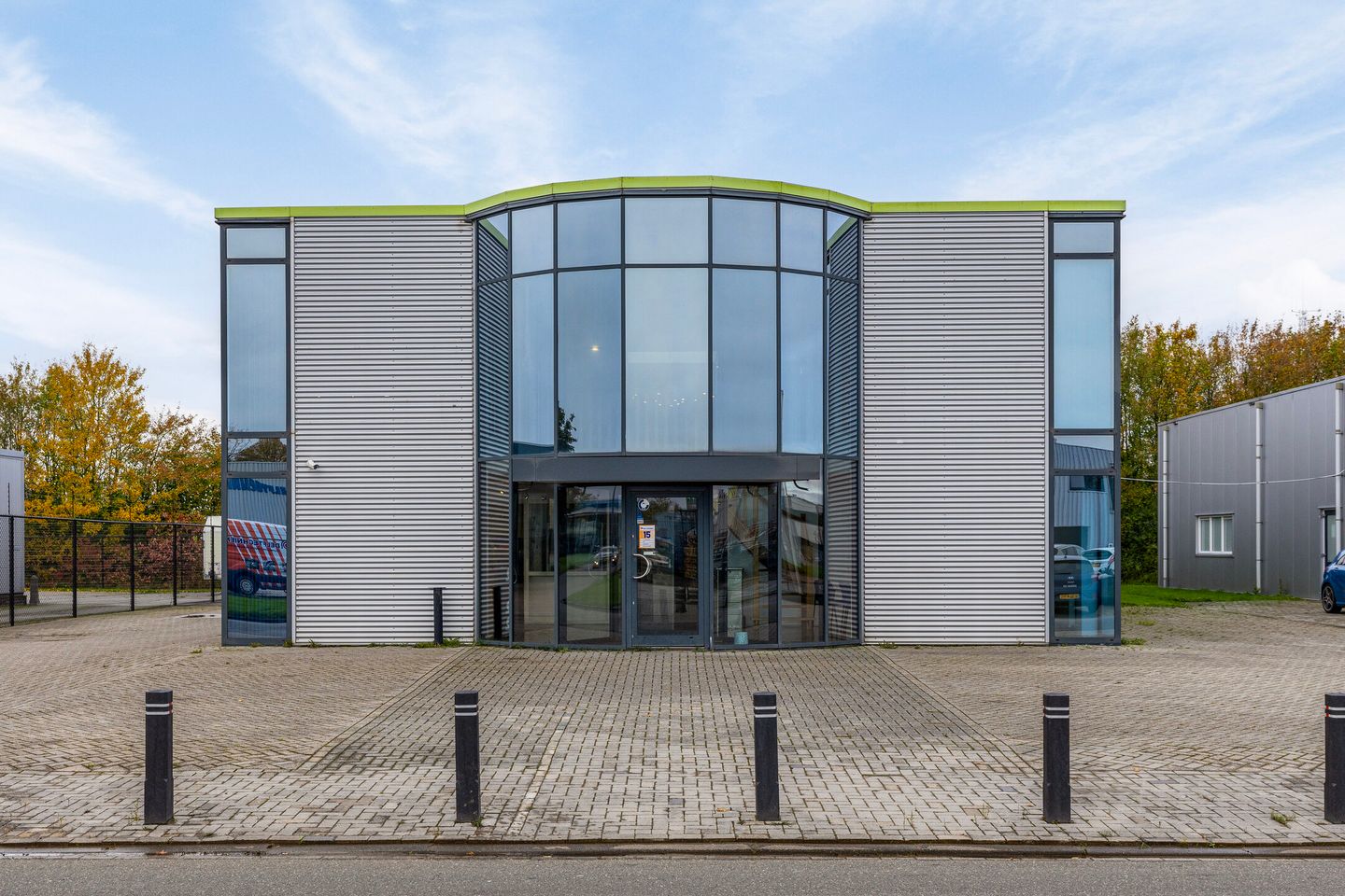 View photo 3 of Sikkel 15