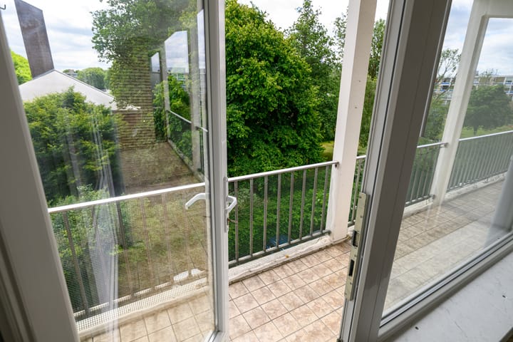 Photo 2 of Burgemeester Caan van Necklaan 215