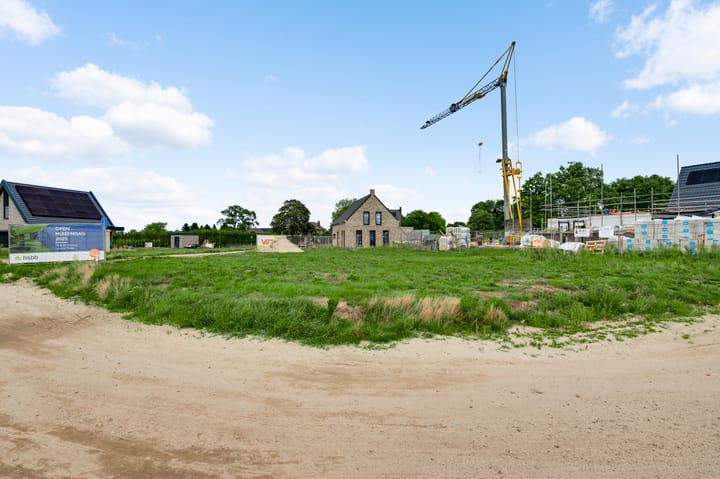 Photo 1 of Lewieze 16