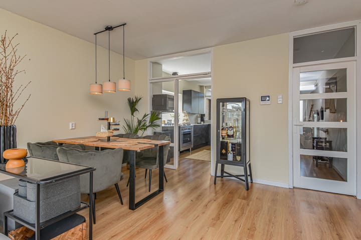 Photo 16 of Volendamlaan 766