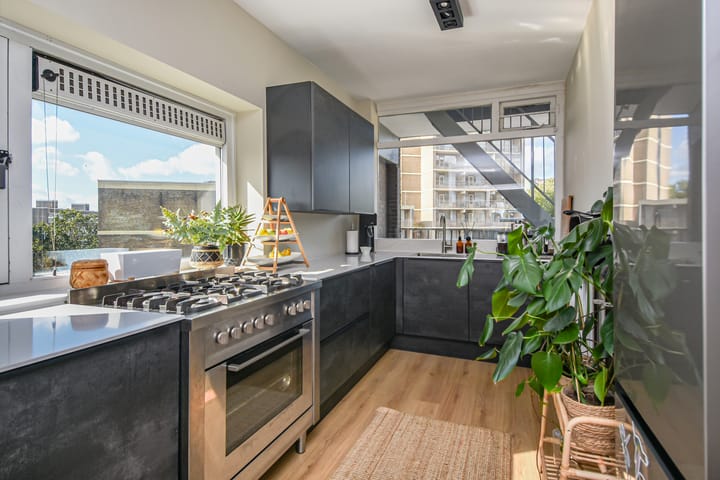 Photo 17 of Volendamlaan 766