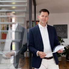 Chris van den Akker - NVM Register Makelaar & Taxateur