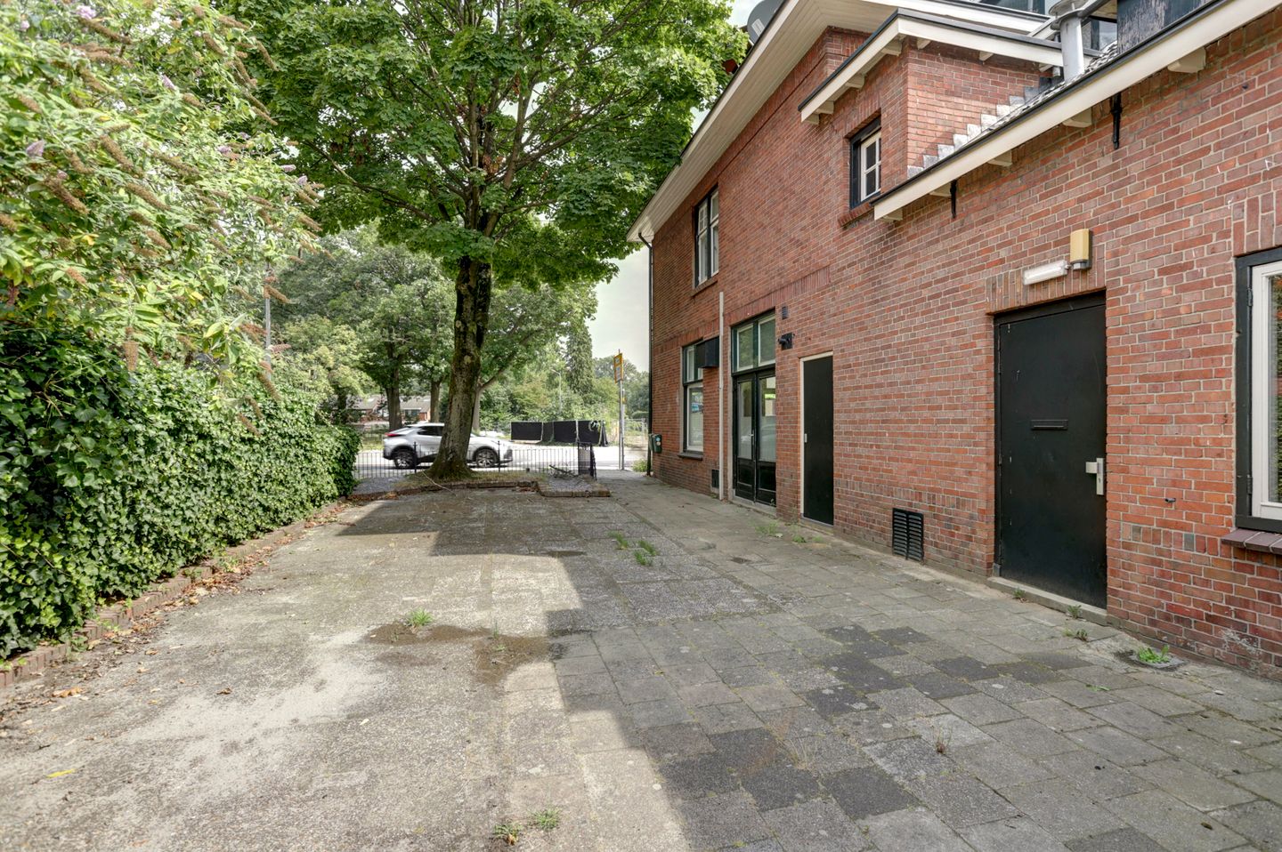 View photo 4 of Groenloseweg 63